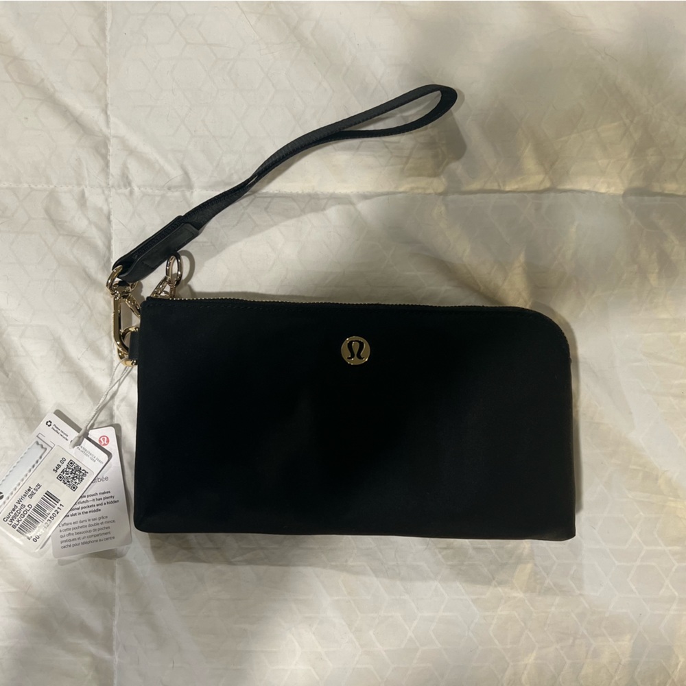 NWT Lululemon wristlet